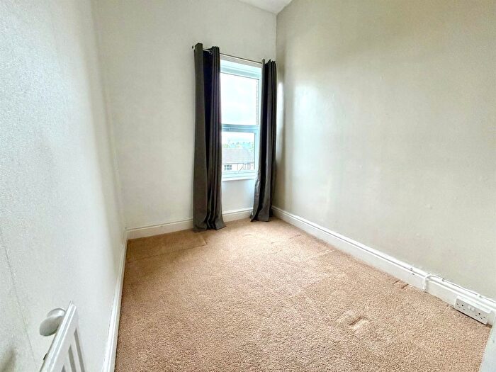 2 Bedroom Terraced House For Sale In Rufford Road, Huddersfield, HD3