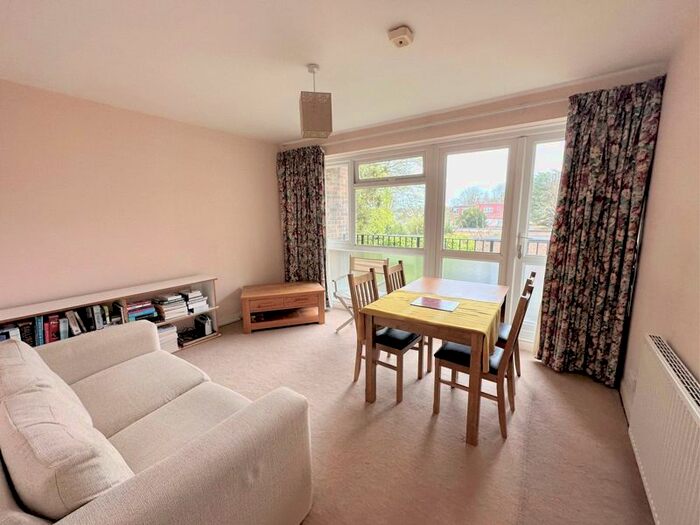 1 Bedroom Flat To Rent In Lyonsdown Road, New Barnet, Barnet, EN5