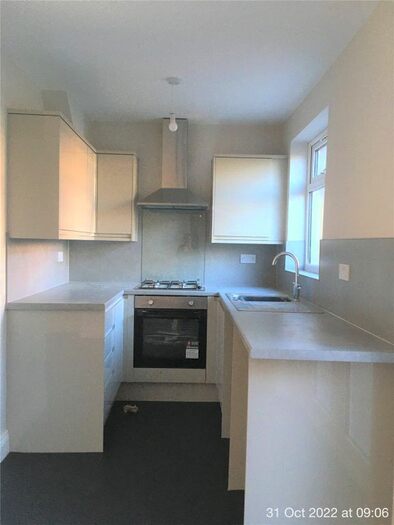 3 Bedroom Terraced House To Rent In Havering Road, Romford, Essex, RM1