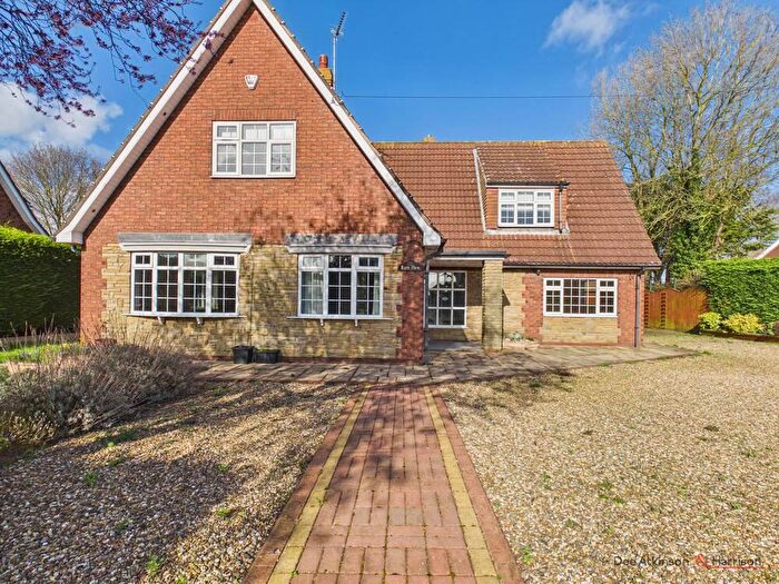 4 Bedroom Detached Bungalow For Sale In West Street, Leven, HU17