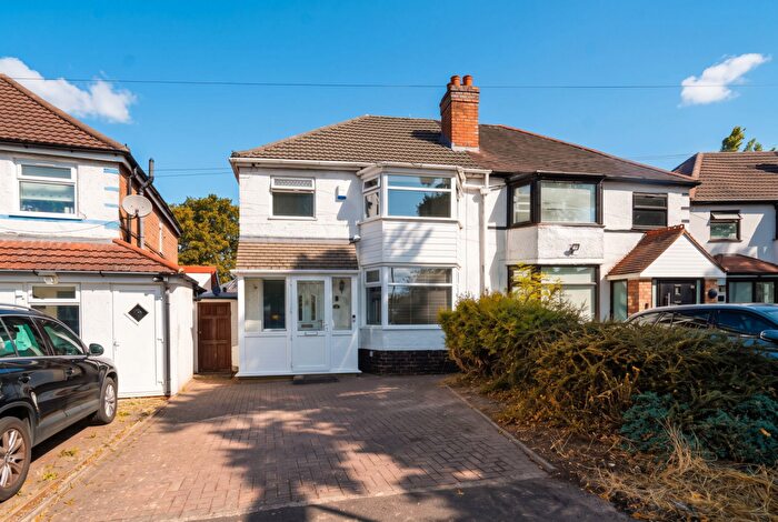 3 Bedroom Semi-Detached House For Sale In Scribers Lane, Hall Green, B28