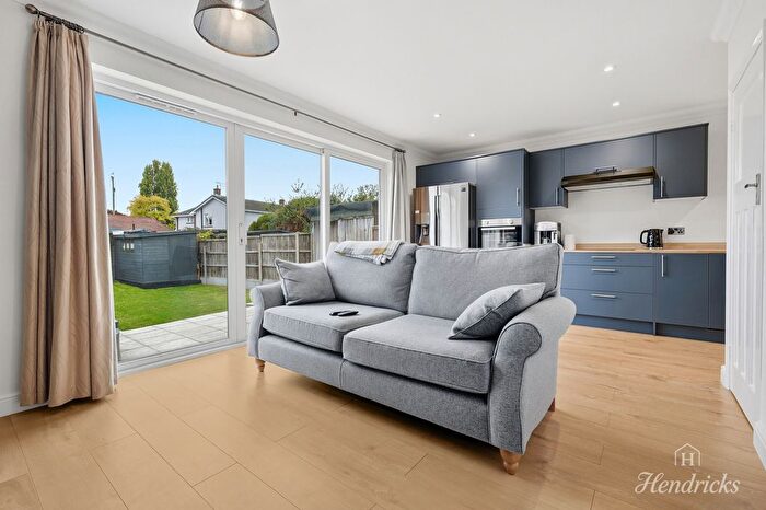 2 Bedroom Bungalow For Sale In Feeches Road, Southend-On-Sea, SS2