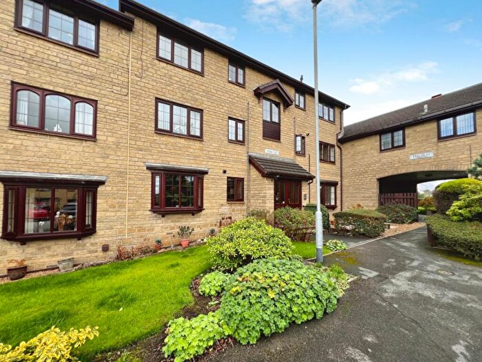 2 Bedroom Apartment For Sale In Tay Court, Bradford, BD2