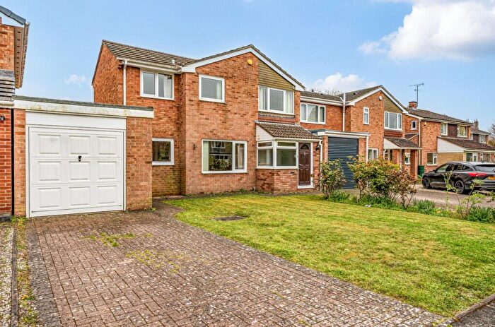 4 Bedroom Link Detached House For Sale In Chantry Road, Thornbury, BS35