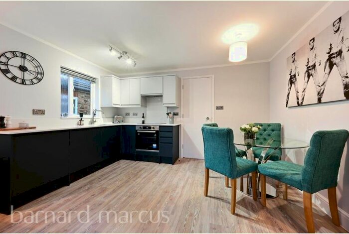 1 Bedroom Flat To Rent In Rothschild Road, Chiswick, London, W4