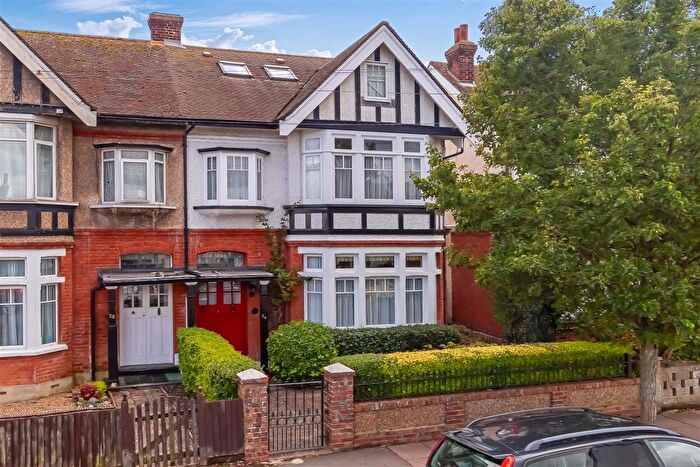 6 Bedroom Property For Sale In Reigate Road, Worthing, BN11