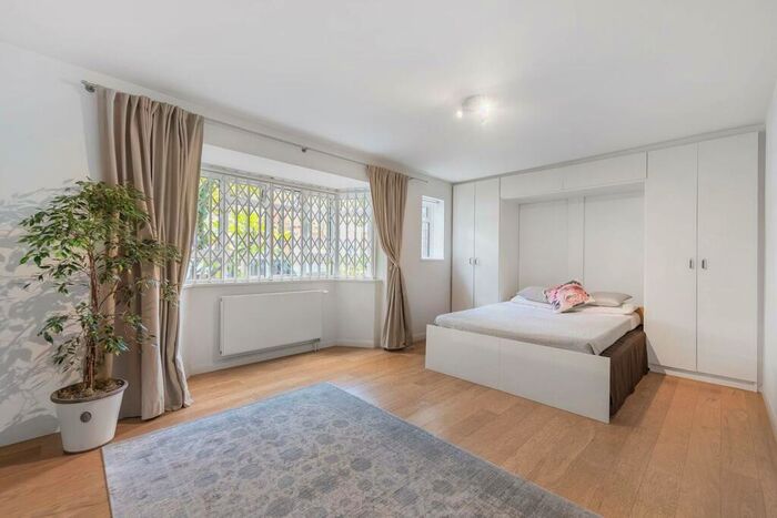 Studio To Rent In Anhalt Road, Battersea Park, London, SW11