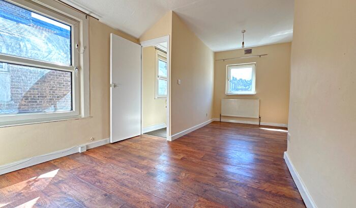 Studio To Rent In A Conway Road, London, SE18