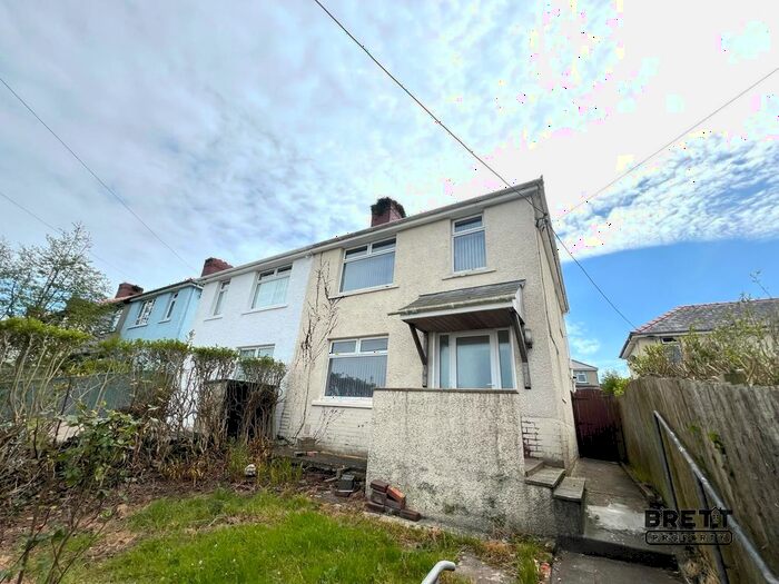 3 Bedroom Semi-Detached House To Rent In Glebelands, Hakin, Milford Haven, Pembrokeshire., SA73