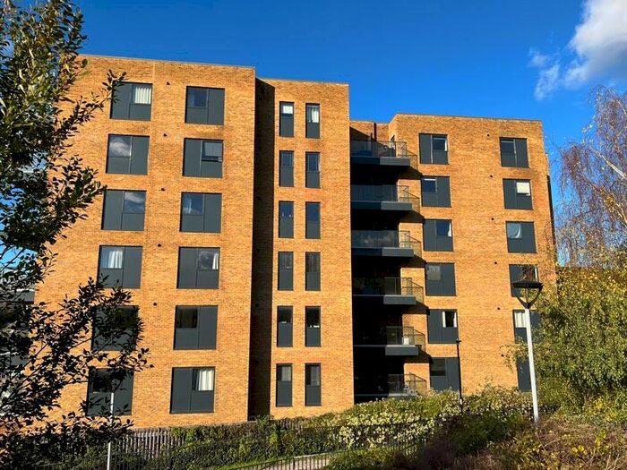 2 Bedroom Flat To Rent In Leaden Hill, Coulsdon, CR5