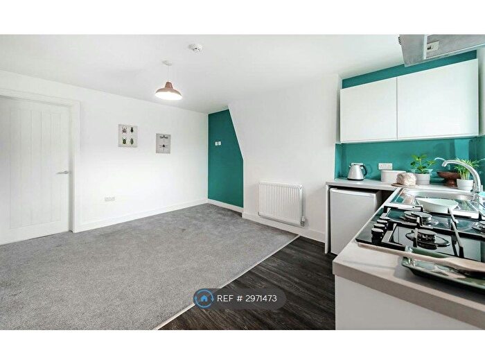 2 Bedroom Flat To Rent In Retiro Street, Oldham, OL1