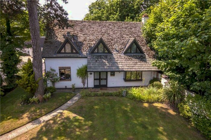 4 Bedroom Detached House To Rent In West Byfleet, KT14