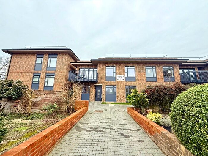 2 Bedroom Flat To Rent In Charlotte Court, Oakwood, N14