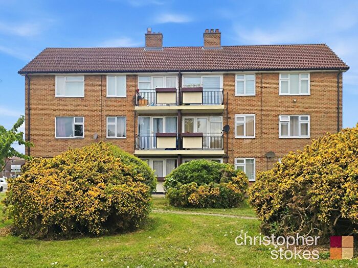2 Bedroom Flat For Sale In Downfield Road, Cheshunt, Hertfordshire, EN8