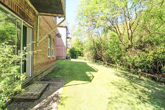 2 Bedroom Flat For Sale In Middle Road, Sholing, SO19