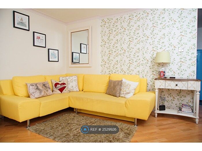 1 Bedroom Flat To Rent In East Smithfield, London, E1W