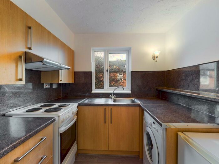 1 Bedroom Apartment To Rent In Ottershaw, Surrey, KT16