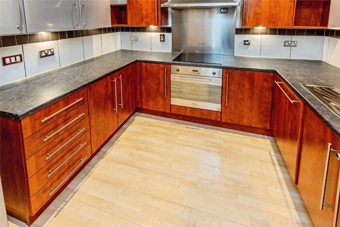2 Bedroom Flat For Sale In Deanery Road, Bristol, BS1 - Photo 7