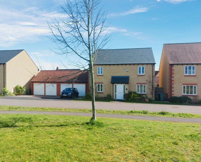 4 Bedroom Detached House To Rent In Bramley Close, Abingdon, Oxfordshire, OX13