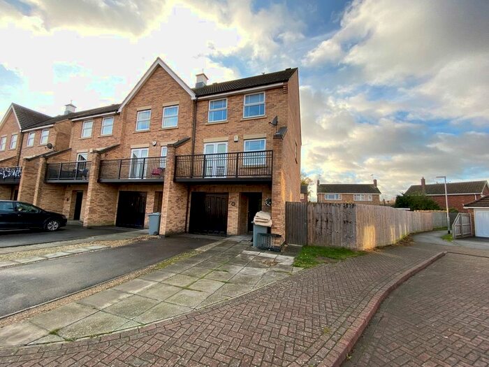 4 Bedroom Town House To Rent In Thyme Avenue, Bourne, PE10