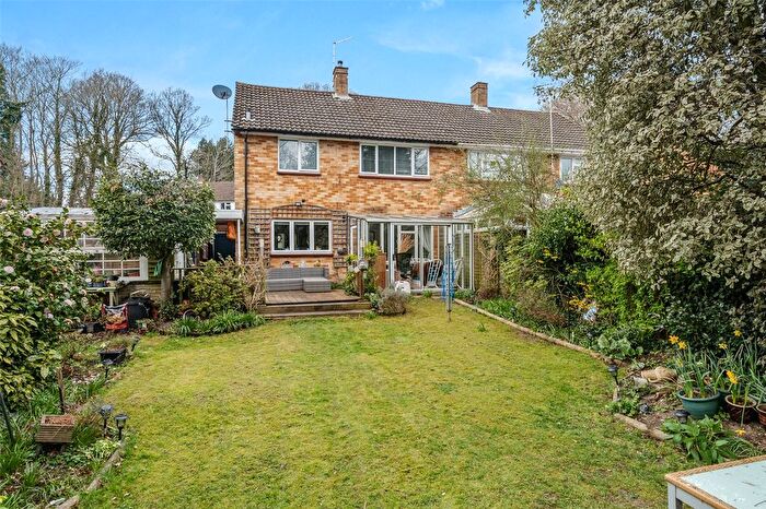 3 Bedroom Semi Detached House For Sale In Dundas Close, Bracknell, Berkshire, RG12