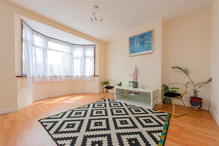 3 Bedroom Apartment For Sale In Billet Road, Walthamstow, London, E17