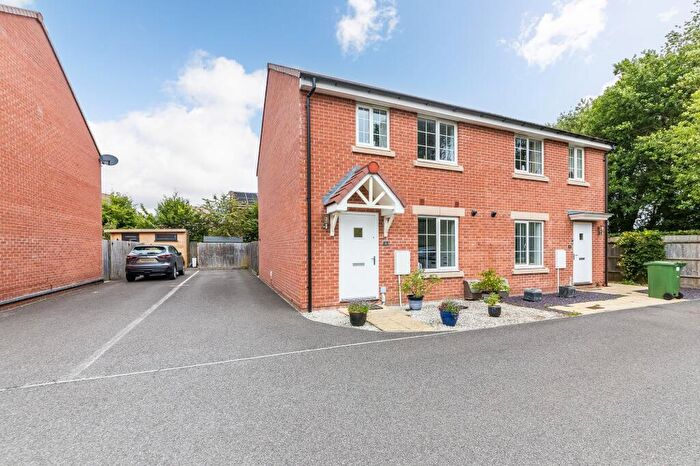 2 Bedroom Semi-Detached House For Sale In Greenwood Grove, Marcham, OX13