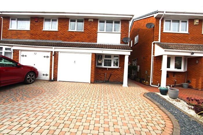 3 Bedroom Semi Detached House For Sale In Chimes Close, Tile Cross, Birmingham, B33