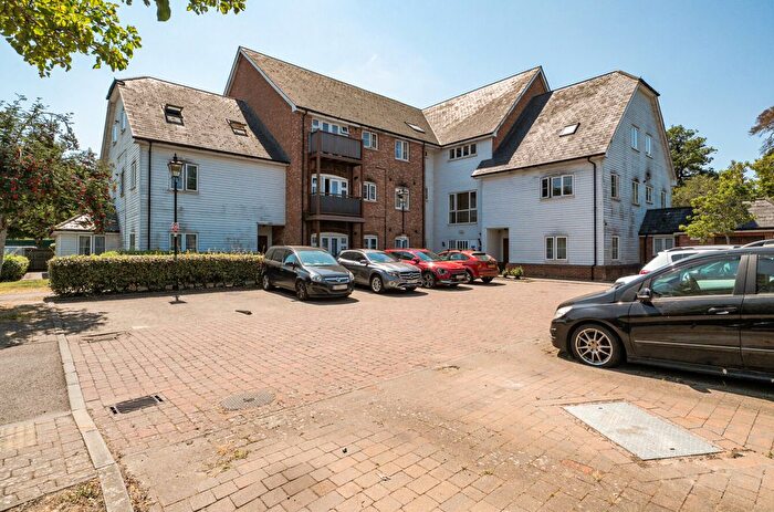 2 Bedroom Flat For Sale In Brosse Way, Bromley, BR2