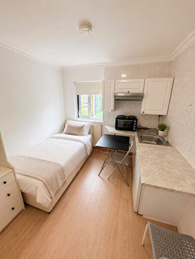 Studio To Rent In London, N16