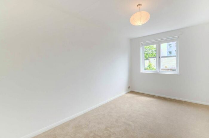 4 Bedroom End Of Terrace House To Rent In Cornford Grove, Balham, London, SW12