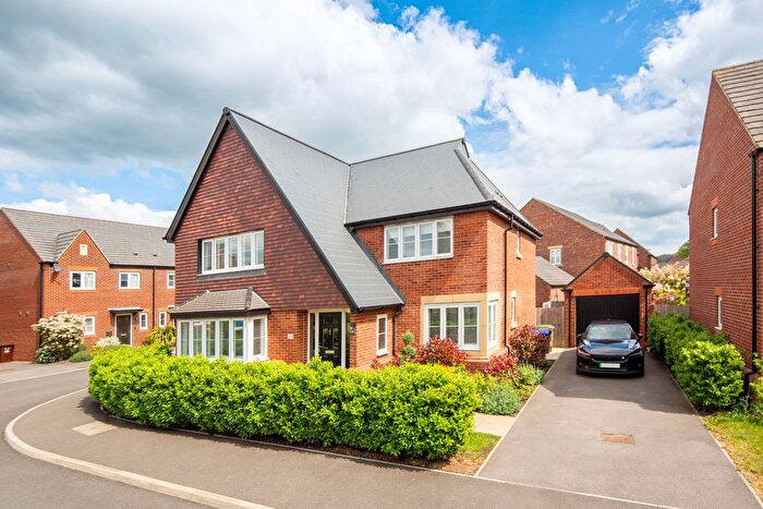5 Bedroom Detached House For Sale In Amott Road, Bicester, OX25