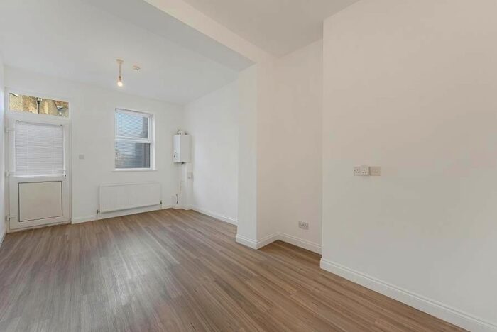 1 Bedroom Flat To Rent In Holloway Road, N7