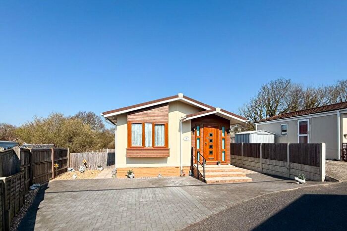 2 Bedroom Park Home For Sale In Oak Tree Close, Eastbourne, East Sussex, BN23