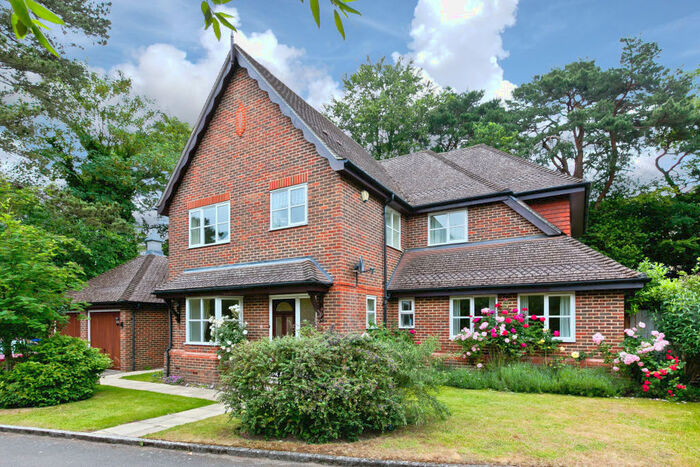 4 Bedroom House To Rent In The Close, Woking, GU22