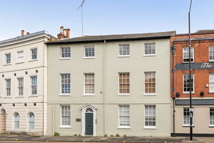 2 Bedroom Flat For Sale In Town Centre, Berkshire, RG1