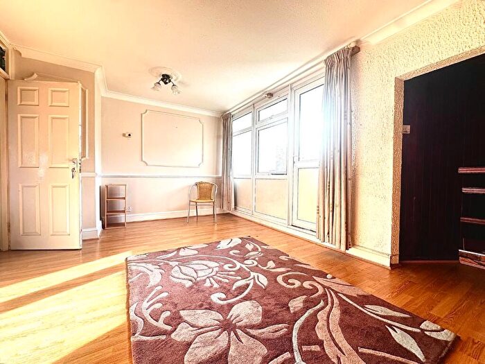 4 Bedroom Flat To Rent In Gough Walk, London, E14