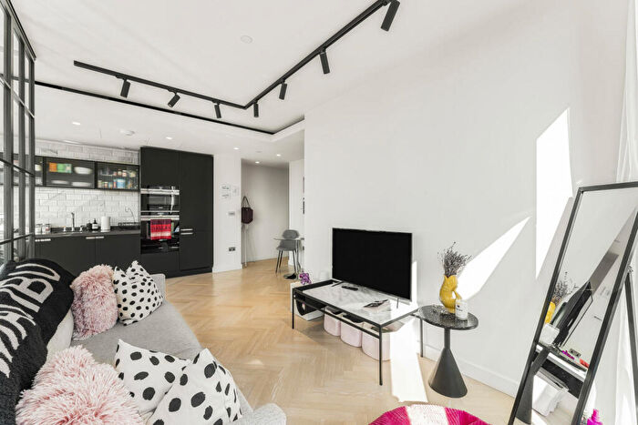 2 Bedroom Apartment To Rent In Sun Street, London, EC2A
