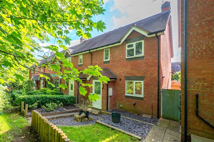 2 Bedroom House To Rent In Littleworth, Henley-In-Arden, B95