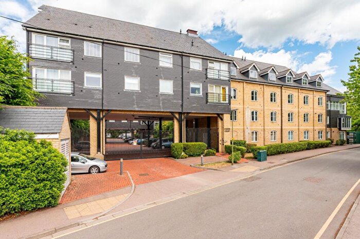 2 Bedroom Flat For Sale In Broadmeads, Ware, SG12