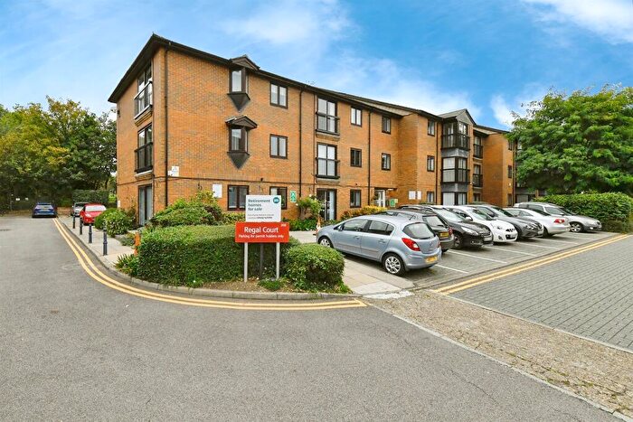 1 Bedroom Flat For Sale In Regal Court, Hitchin, SG5