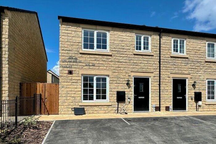 3 Bedroom Property To Rent In Turnstone Close, Wakefield, WF1