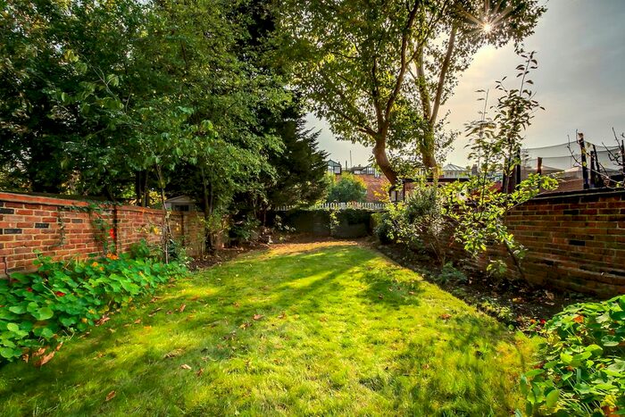 1 Bedroom Flat To Rent In Fairbridge Road, Holloway, London, N19