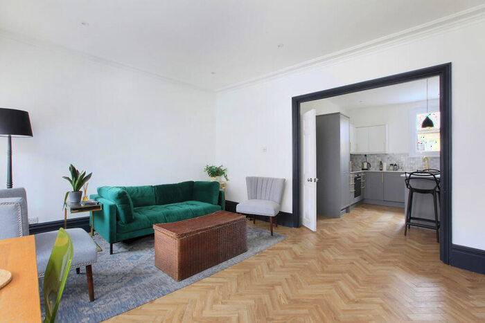 3 Bedroom Flat To Rent In Comyn Road, Battersea, London, SW11