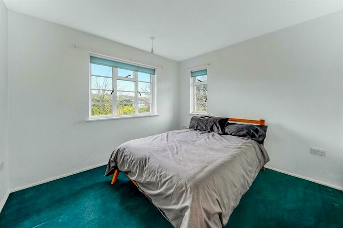 1 Bedroom Maisonette To Rent In Larkshall Road, Highams Park, E4