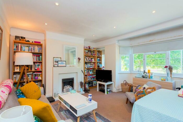 2 Bedroom Flat To Rent In Howard Court, SE15