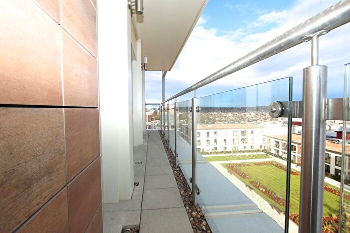 2 Bedroom Apartment To Rent In Kingston Riverside, KT2