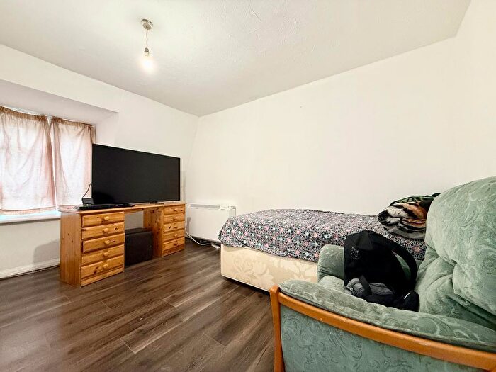 1 Bedroom Apartment For Sale In Albany Court, Dallow Road Area, Luton, Bedfordshire, LU1