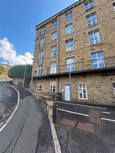 2 Bedroom Apartment For Sale In Gratrix Lane, Sowerby Bridge, HX6