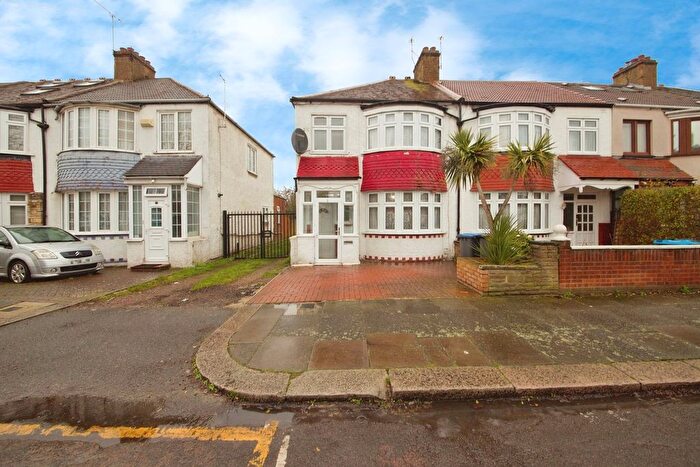 3 Bedroom Terraced House For Sale In Yorkshire Gardens, London, N18
